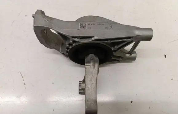 Engine mount bracket