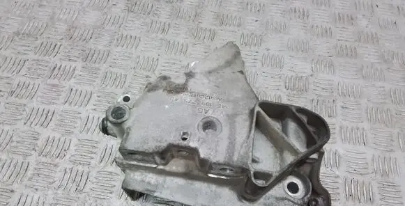 Volkswagen Jetta USA Engine mounting bracket 04E199275AJ