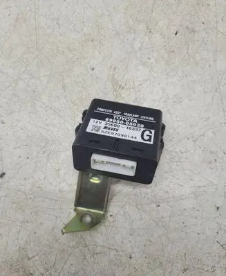 Toyota Avensis T250 Light module LCM 8996005020