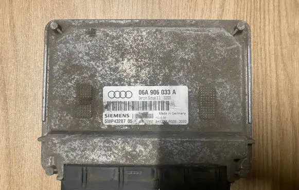 Audi A3 S3 8L Engine control unit/module 06A906033A 5WP4328705