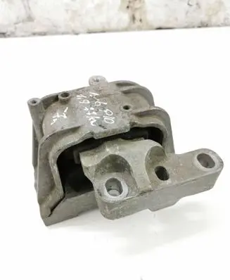 Volkswagen PASSAT B6 Engine mount bracket 1K0199262