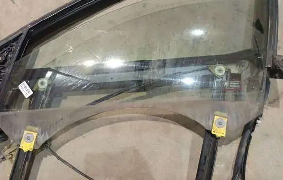 Audi A6 S6 C6 4F Front door window glass four-door AS2