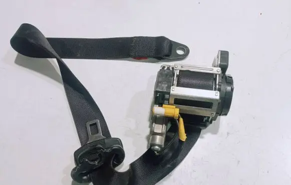 Alfa Romeo 147 Front seatbelt 30975604