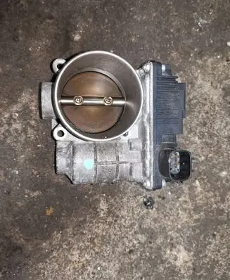 Nissan Primera Throttle valve