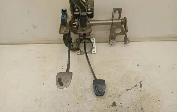 Subaru Outback Pedal assembly 
