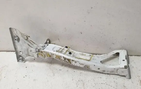 Audi A4 S4 B9 Fender mounting bracket 8W0821135