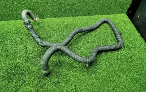 Renault Trafic III (X82) Engine coolant pipe/hose 110613261R
