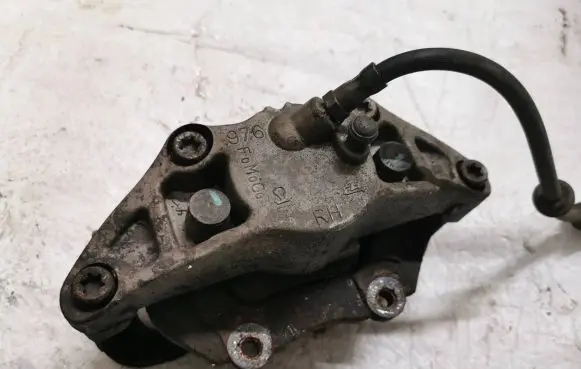 Volvo V50 Front brake caliper F0M0C
