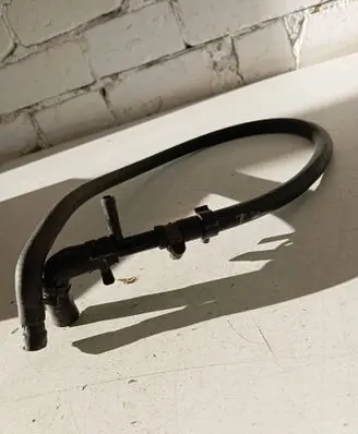 Engine coolant pipe/hose