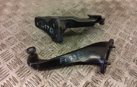 Peugeot Partner Sliding door lower roller guide/hinge 9680486780