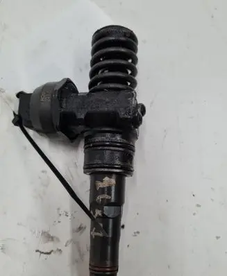 Volkswagen PASSAT B6 Fuel injector 038130073AG 0414720215