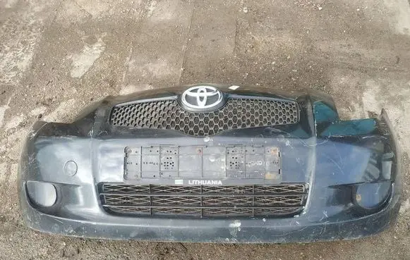Toyota Yaris Front bumper juodas