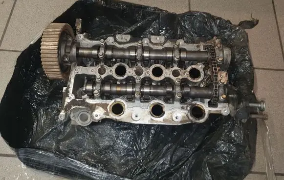 Land Rover Discovery 4 - LR4 Engine head PM9X2Q6090CA