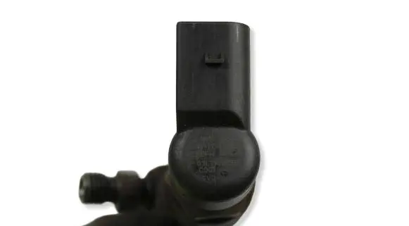 Volkswagen Caddy Fuel injector 03L130277B
