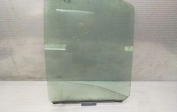 Nissan Interstar Front door window glass four-door