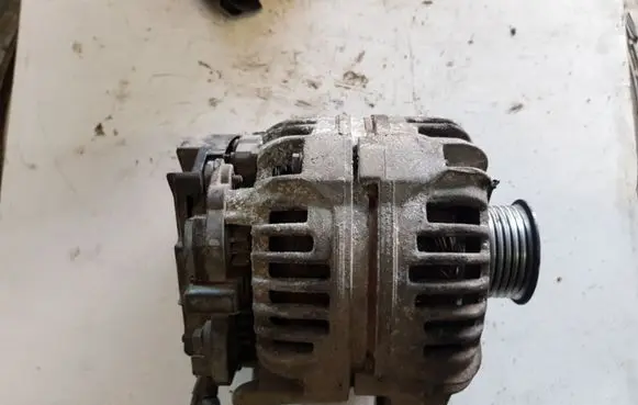Opel Zafira A Generator/alternator 0124415005