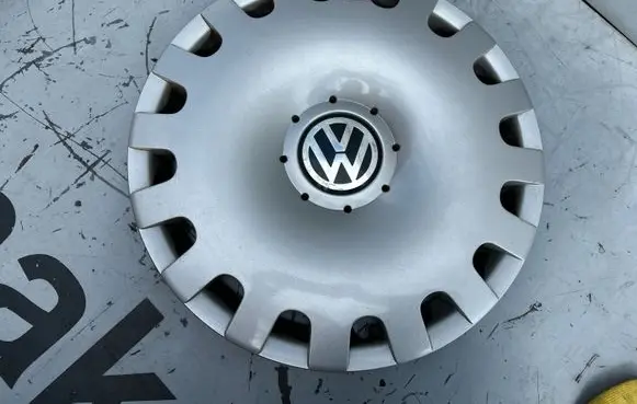 Volkswagen Golf IV R15 wheel hub/cap/trim 