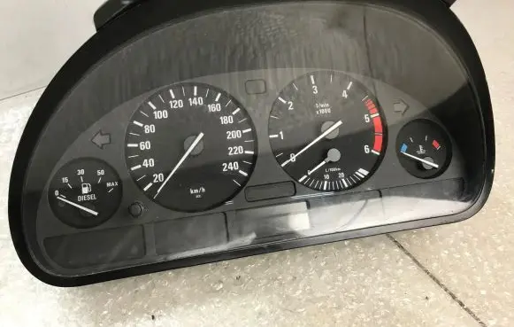 BMW 5 E39 Speedometer (instrument cluster) 6903800
