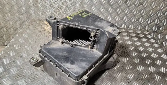 Mitsubishi Space Wagon Air filter box MR281804 1140009330