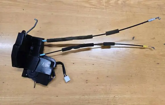 Mazda CX-7 Rear door lock
