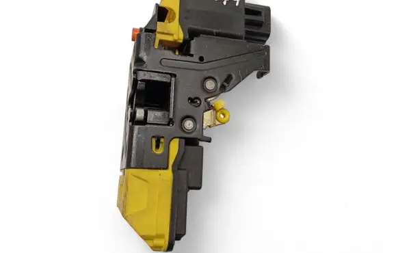 Volvo V70 Rear door lock 8650554