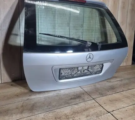 Mercedes-Benz C W203 Tailgate/trunk/boot lid