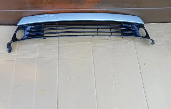 Toyota Prius (NHW20) Front bumper lower grill 5311247070 5310247020