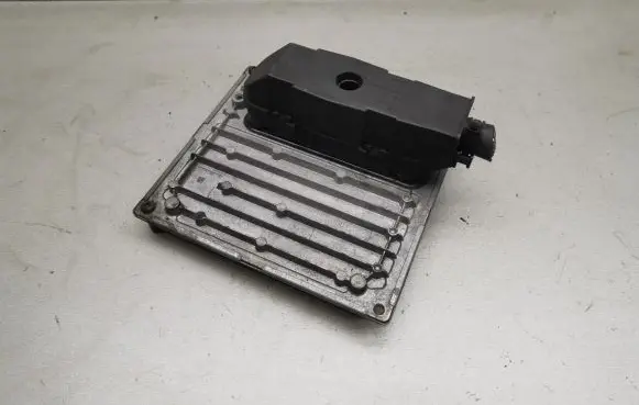 Ford Focus Engine control unit/module 7M5112A650AFD S118934202D