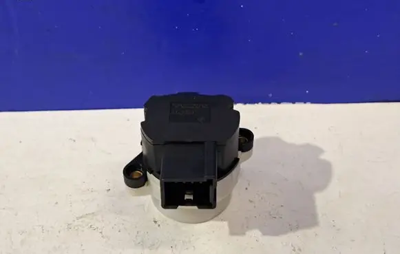 Volvo V70 Ignition lock 8645228