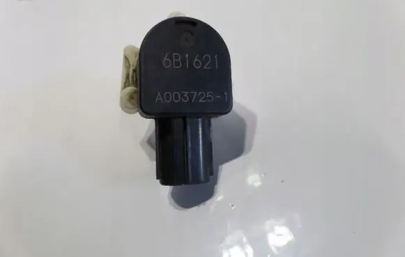 Mazda 3 III Headlight/headlamp level sensor 6B1621A0037251