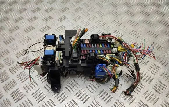 Suzuki Grand Vitara II Fuse module 3861084f21