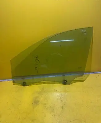 Renault Clio III Front door window glass four-door E243R009007