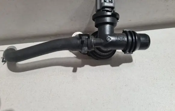 Maserati Ghibli Engine coolant pipe/hose 05281478AA