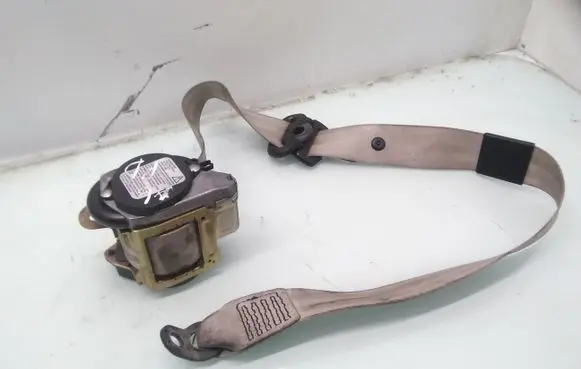 Audi A6 S6 C5 4B Front seatbelt 560571801 008L000