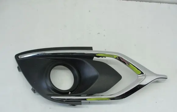Mitsubishi Space Star Front fog light trim/grill 6402A392