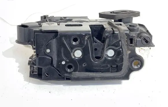 Volkswagen Jetta VI Rear door lock 5K4839016F