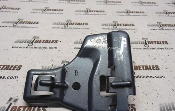 Toyota Corolla E120 E130 Headlight/headlamp mounting bracket