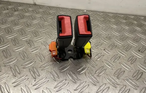 Volvo S60 Middle seatbelt buckle (rear) 31332250 34069269