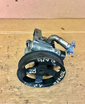 Toyota Avensis T220 Power steering pump 32100