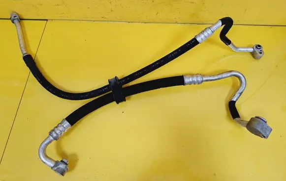 Volkswagen PASSAT B5.5 Air conditioning (A/C) pipe/hose 3B0260704N