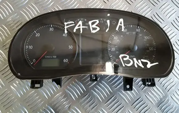 Skoda Fabia Mk1 (6Y) Speedometer (instrument cluster) 88311330