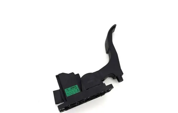Accelerator throttle pedal
