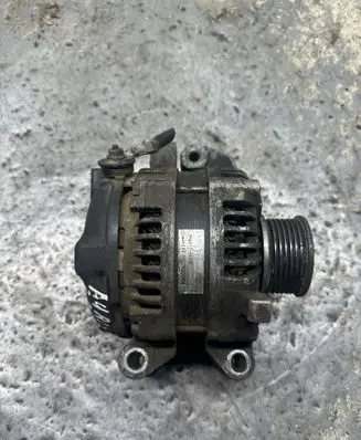 Toyota Auris 150 Generator/alternator 270600R011 1042105140