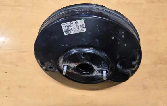 Volkswagen Caddy Brake booster 1T1614105S