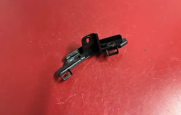 Front bumper mounting bracket