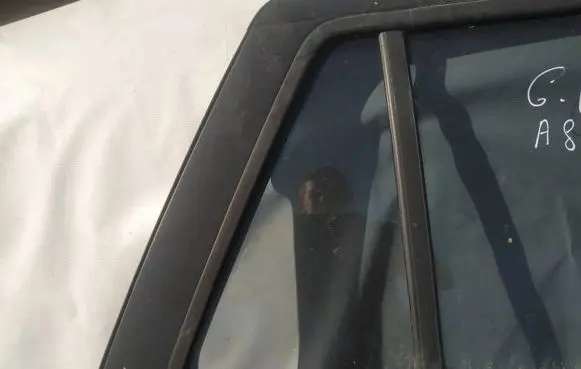 Hyundai Santa Fe Rear vent window glass 