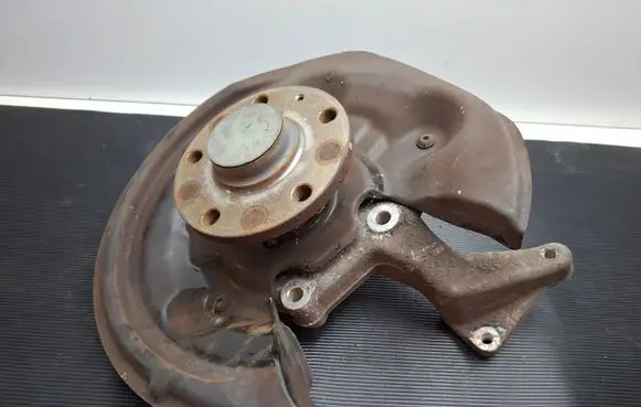 Volkswagen PASSAT B7 Rear wheel hub 3C0501249 5N0615611C 5N0615611
