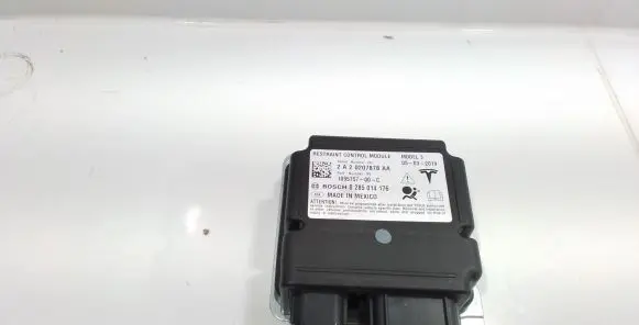 Tesla Model 3 Airbag control unit/module 109575700C 0285014176