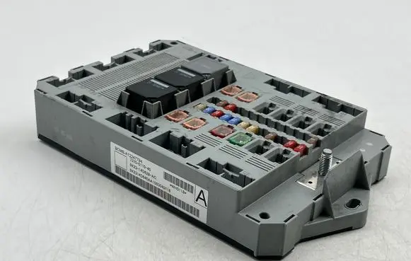 Jaguar XF X250 Fuse module 9X2314D628AC