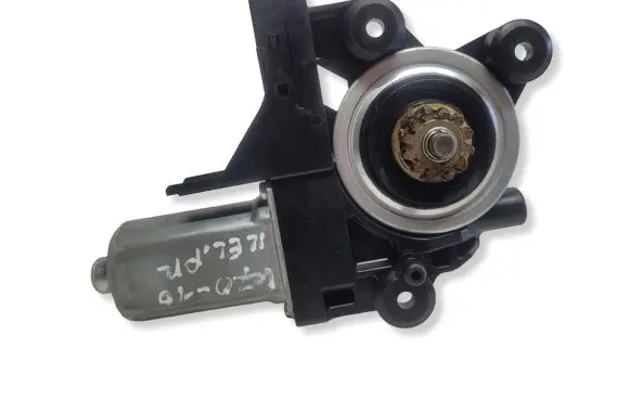 Volvo V70 Front door window regulator motor 970714101